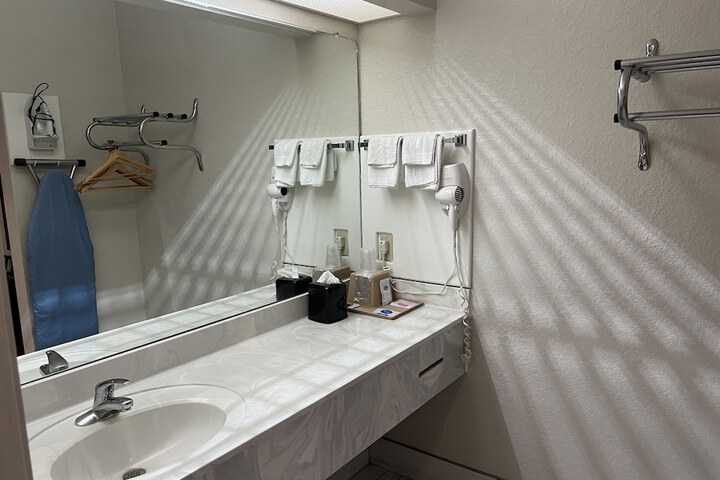 Room 16 of 30
