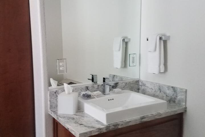Room 32 of 42