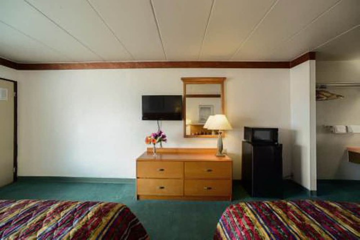 Room 13 of 24