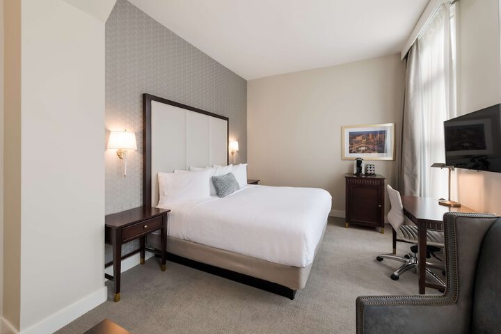 Room 10 of 34