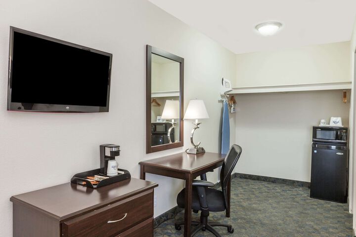 Room 13 of 18