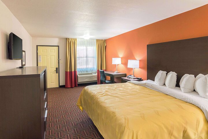 Room 12 of 28