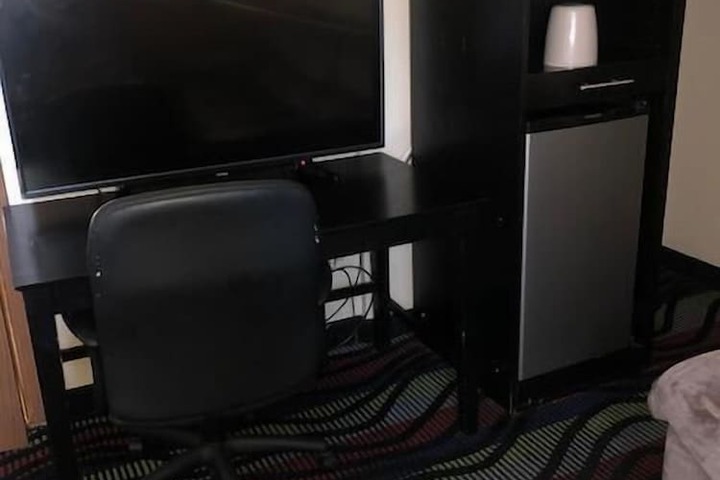 Room 10 of 19