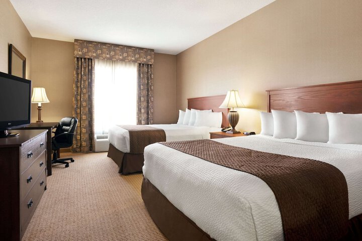 Days Inn & Suites by Wyndham Strathmore