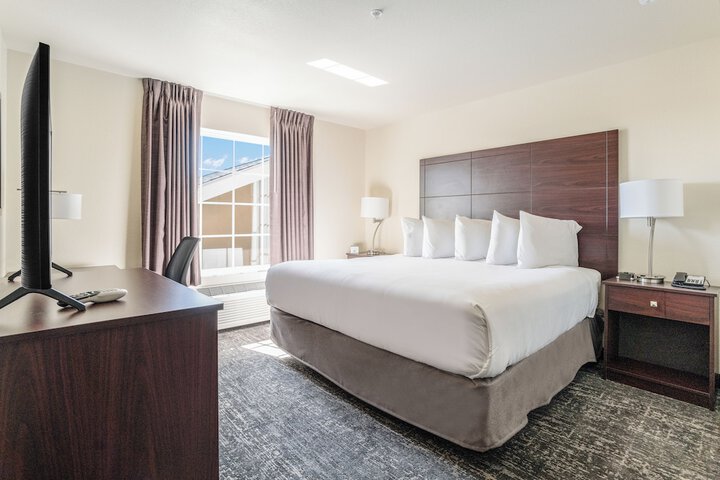 Cobblestone Hotel & Suites - Newport