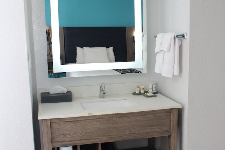 Room 35 of 84