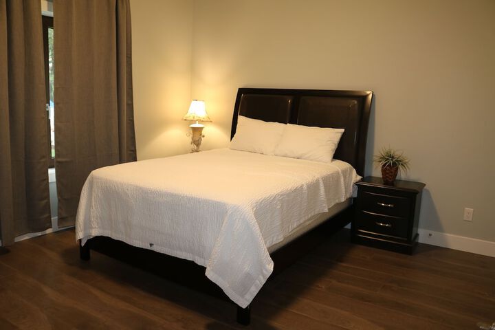 Room 27 of 34