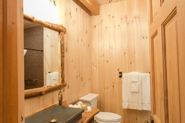 Coblentz Country Lodge by Amish Country Lodging
