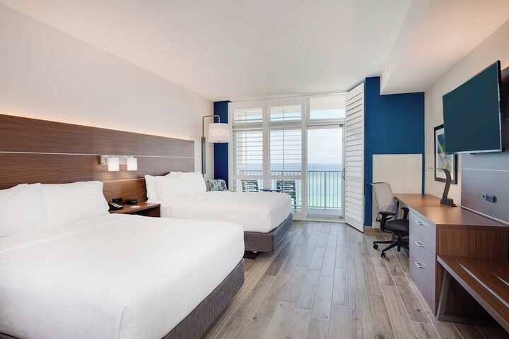 Holiday Inn Express & Suites Panama City Beach - Beachfront by IHG