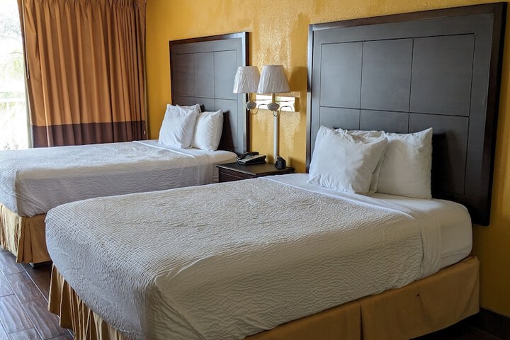 Days Inn & Suites by Wyndham Port Richey