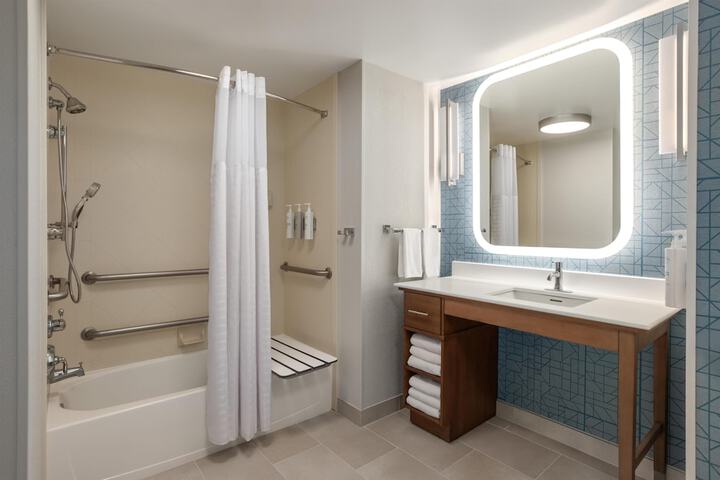Homewood Suites by Hilton Fort Myers Airport / FGCU