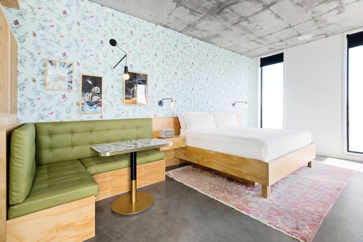 Room 17 of 60
