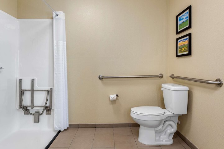 Room 10 of 28
