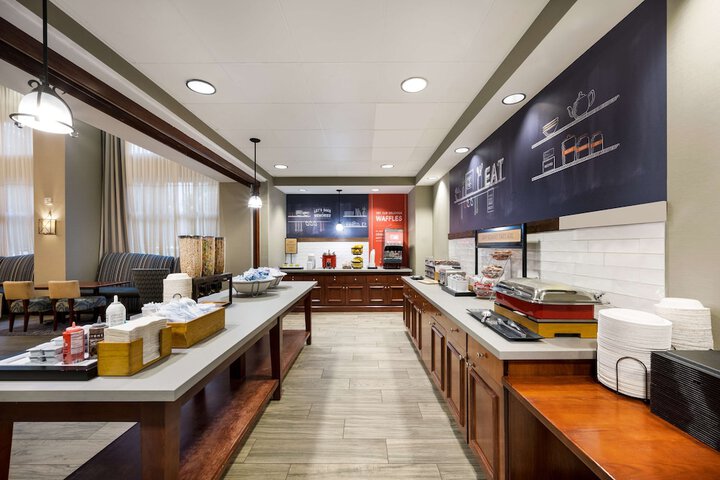 Hampton Inn & Suites Fredericksburg-at Celebrate Virginia