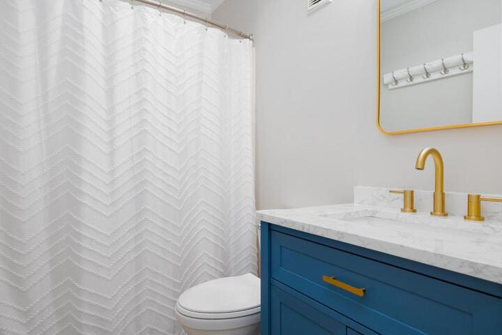 Embrace Oceanfront Elegance: Book Your Stay at Sunrise Oasis