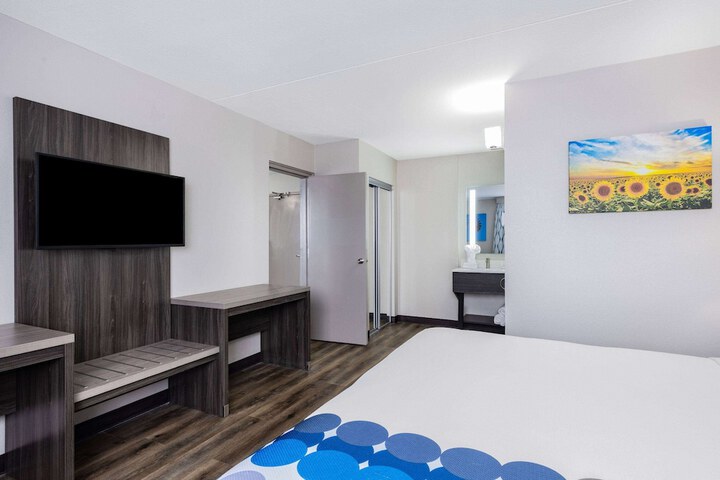 Room 21 of 33