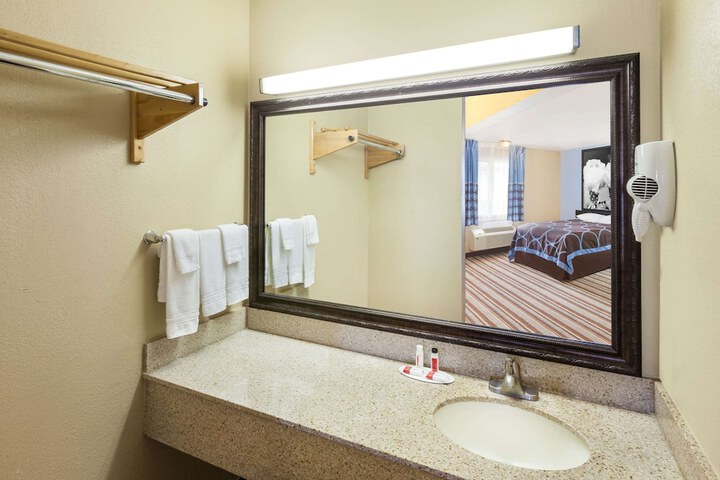Room 18 of 36