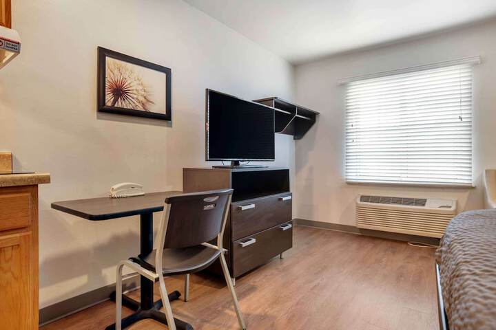 Room 18 of 28