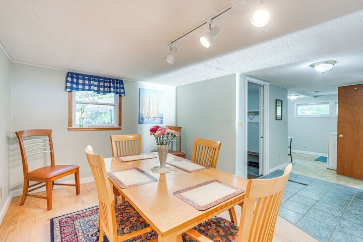 Lakefront Family Retreat w / Private Dock!