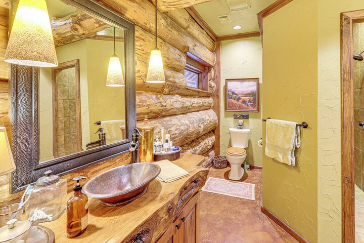 Fish Boat & Hike: Pet-friendly Cabin in Arkansas