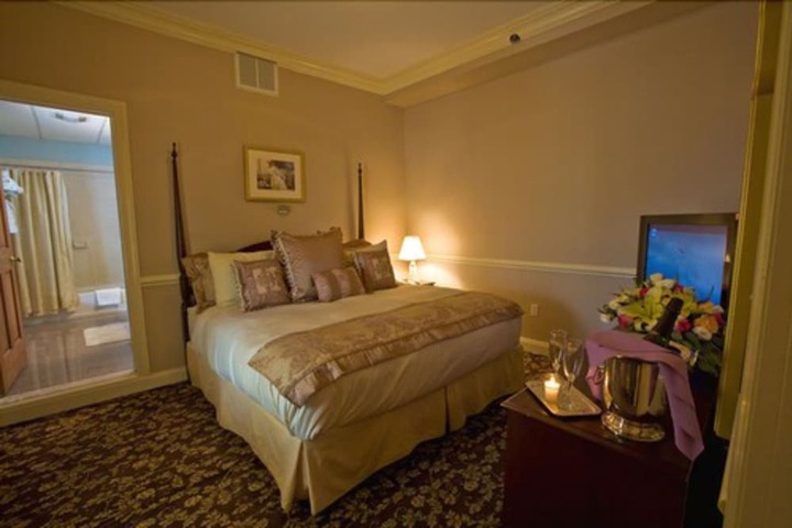 Room 10 of 19