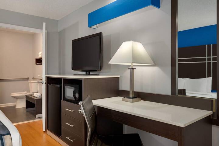 Baymont by Wyndham Albany at Albany Mall