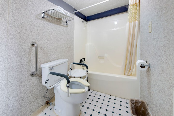 Room 14 of 35
