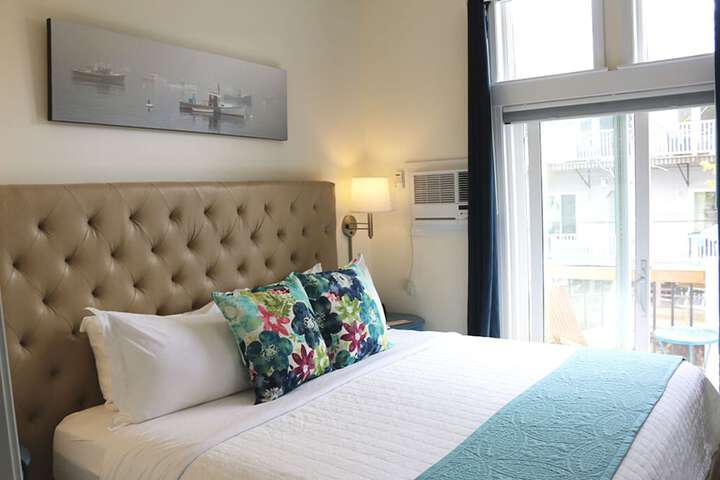Camden Riverhouse Hotel