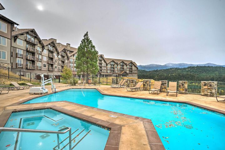 Mountain Views & Pool Access: Cle Elum Condo!