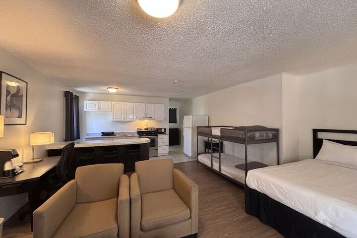 H & H Motor Lodge