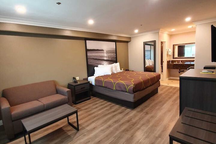 Room 17 of 35