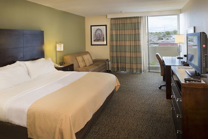 Room 6 of 17
