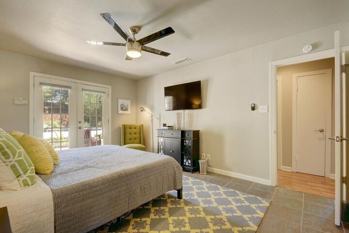 Room 11 of 25