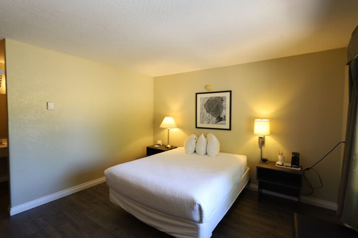 Days Inn and Suites by Wyndham Downtown Missoula-University