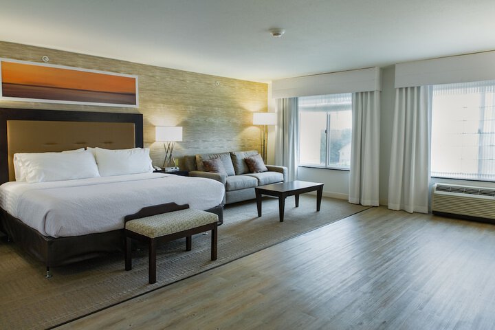 Holiday Inn Bloomington-Airport by IHG