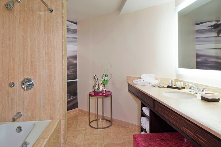 Room 12 of 76