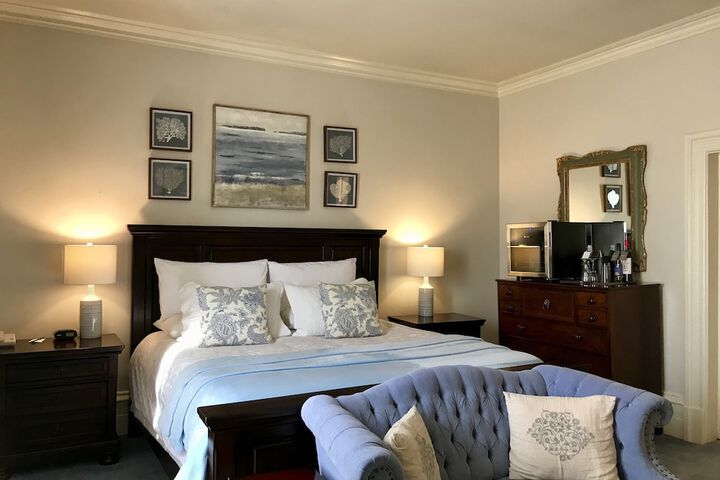 Tattingstone Inn