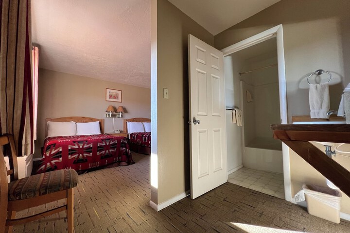 The Rim Rock Inn