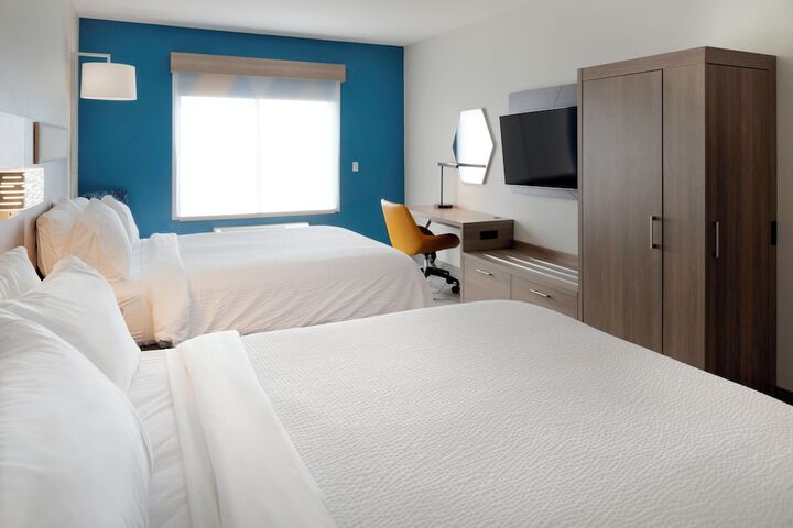 Holiday Inn Express Hotel & Suites Fort Atkinson by IHG