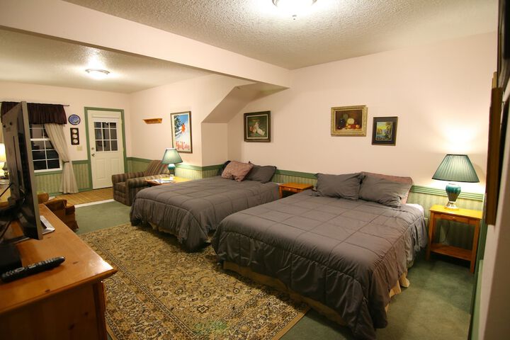 Room 9 of 12