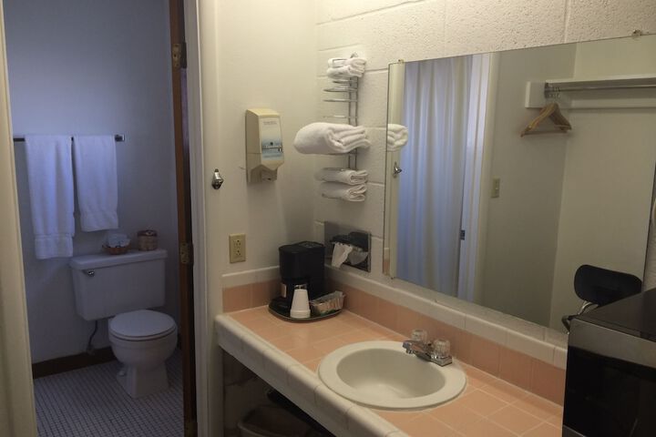 Room 16 of 38
