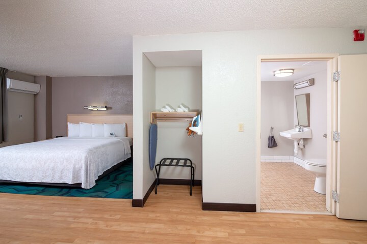 Room 22 of 30