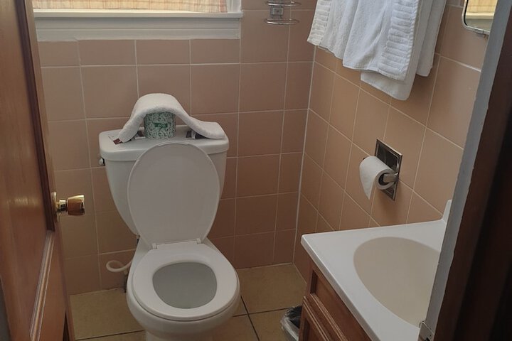 Room 4 of 8