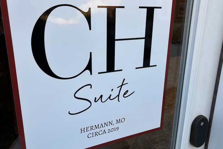 Hermann Crown Suites