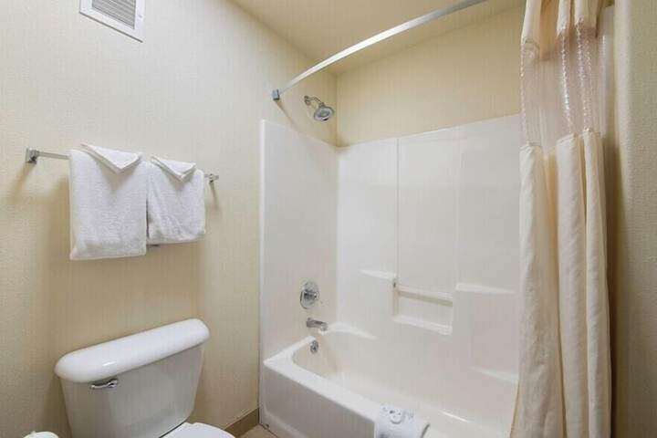 Pinedale Hotel & Suites