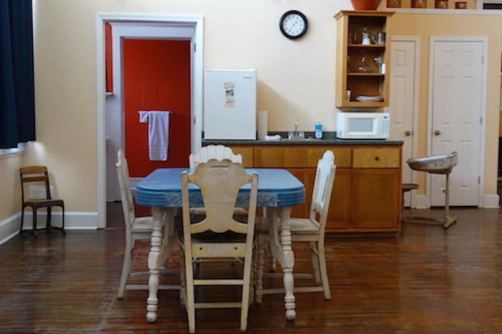Room 27 of 69