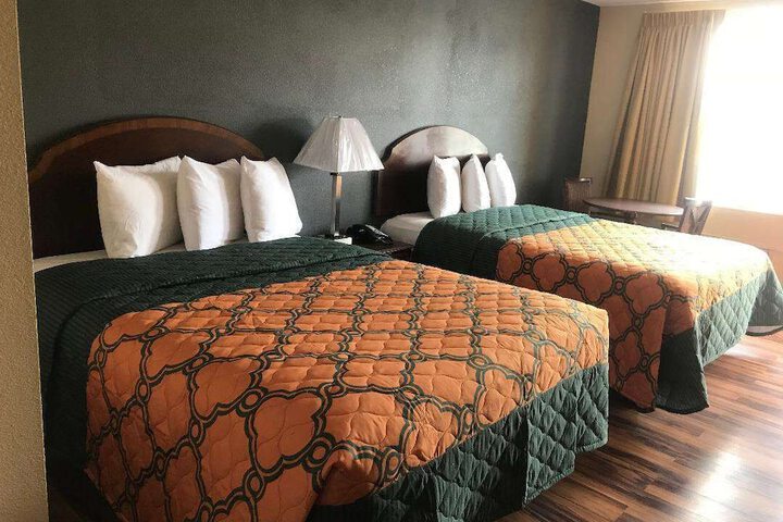 Room 7 of 12