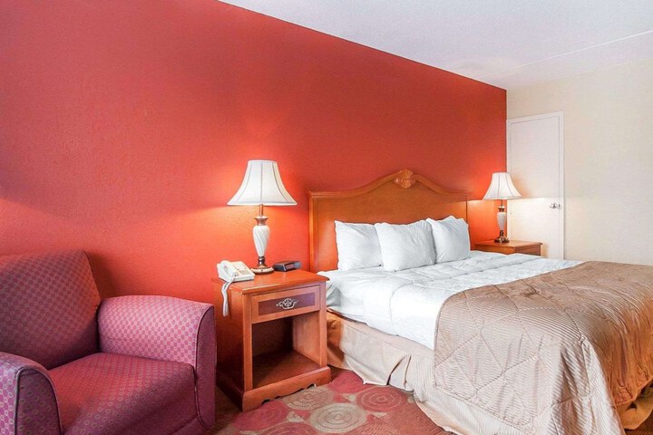 Room 13 of 34