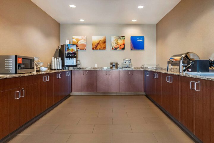 Comfort Suites Airport - University