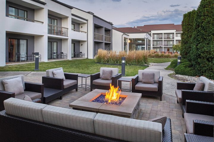 Courtyard by Marriott Detroit Warren